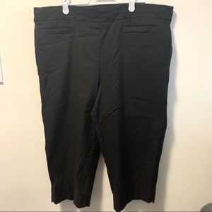 Universal Fit Savvy Black Capris Pant. Sz 20